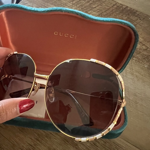 GUCCI sunglasses - Picture 2 of 4